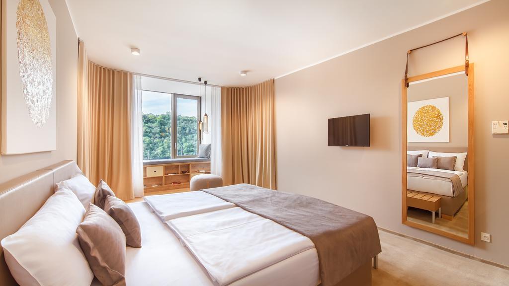 The President Ξενοδοχείο Πράγα Εξωτερικό φωτογραφία A room at the hotel